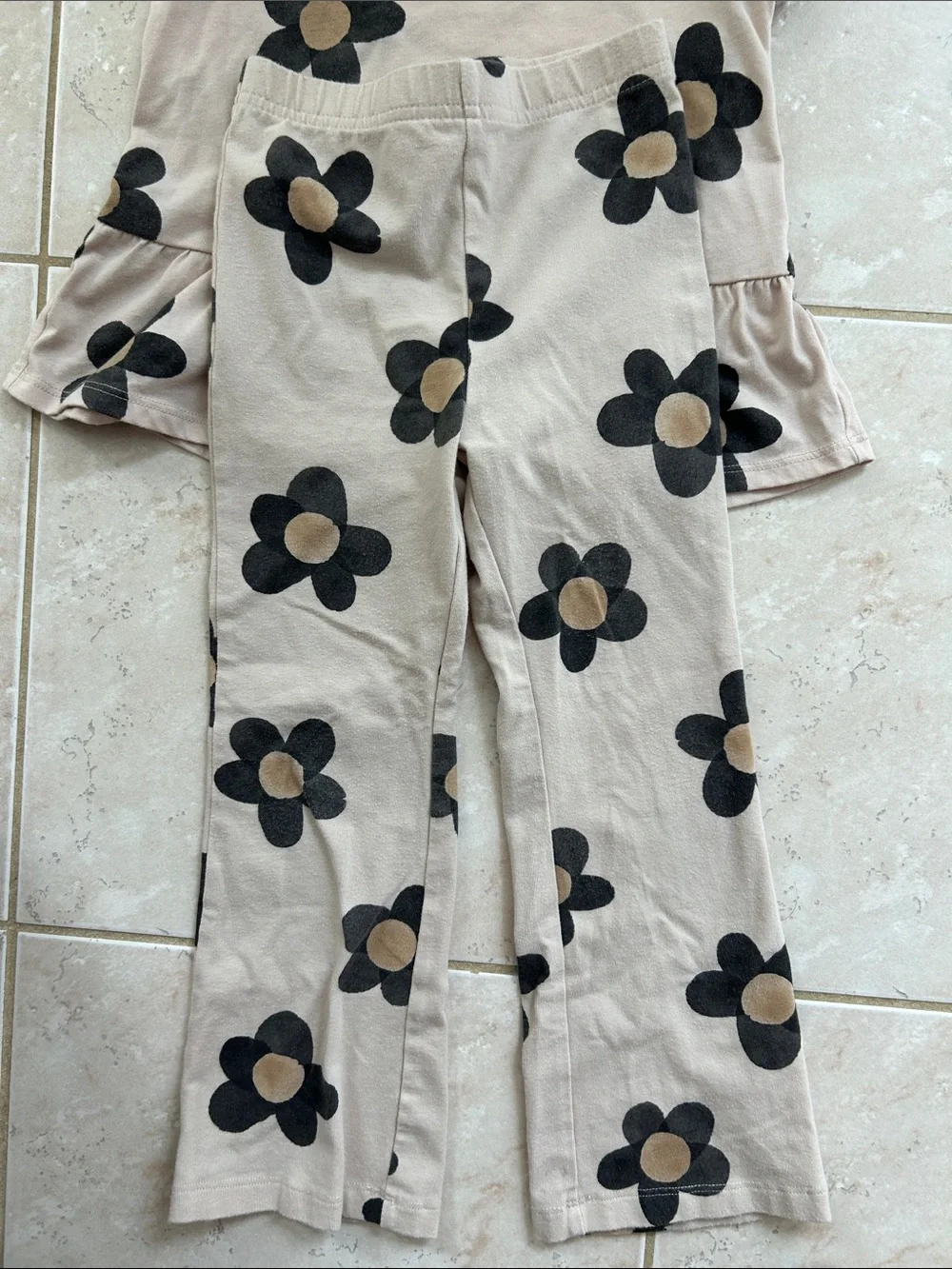 FLOWER POWER Carter’s size 4T matching set